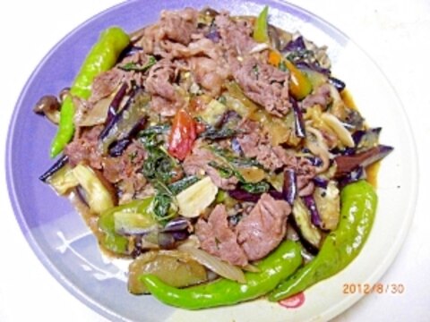 牛肉のタイ風バジル炒め